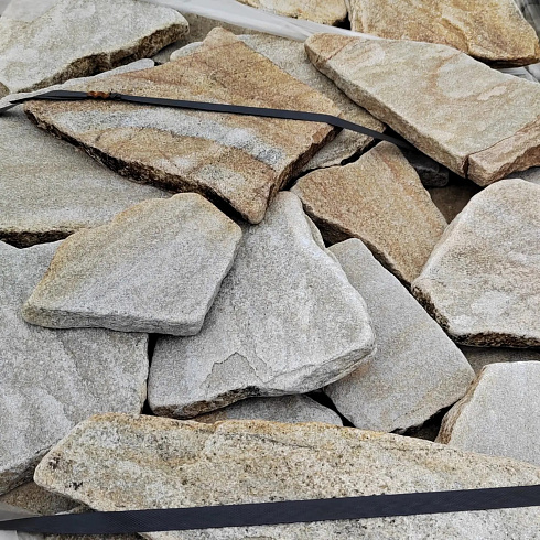 Kamenclub.ru: Песчаник пластушка галтованный желтый с рисунком (3 см)  купить во Владимире плитняк - пластушка желтый песчаник 21000 руб/м3   фото КАМЕНЬ КЛУБ