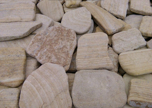 Kamenclub.ru: Песчаник пластушка галтованный желтый с рисунком (3 см)  купить во Владимире плитняк - пластушка желтый песчаник 21000 руб/м3   фото КАМЕНЬ КЛУБ