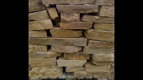 Kamenclub.ru: Песчаник пластушка желтый с рисунком (4-6 см)  купить во Владимире плитняк пластушка желтый с рисунком песчаник 9 000 руб/м3   фото КАМЕНЬ КЛУБ