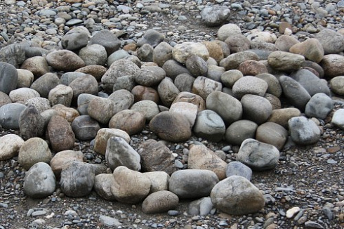 Kamenclub.ru: Речной валун (Ассорти) фр.100-300 мм.  купить во Владимире галечник серый, темно-серый, светло-серый речная галька крупных размеров 4200 руб/т   фото КАМЕНЬ КЛУБ