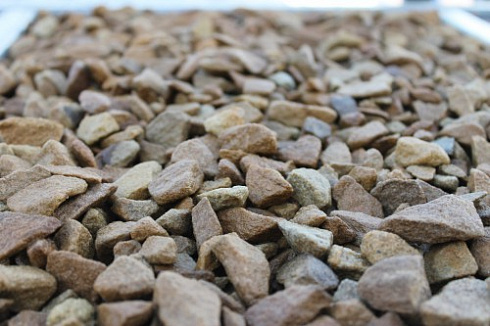 Kamenclub.ru: Щебень крошка желтый (песчаник) фр. 20-40 мм.  купить во Владимире песчаник бежевый рыжий каменная крошка песчаника 9500 руб/т   фото КАМЕНЬ КЛУБ