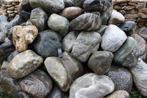 Kamenclub.ru: Речной валун Кабанчик фр.300-500 мм.  купить во Владимире крупный природный камень галька серый, темно-серый речной валун галечник масштабный 7000 руб/т   фото КАМЕНЬ КЛУБ