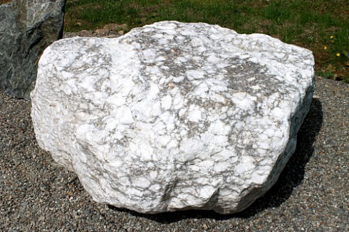 Kamenclub.ru: Мраморизированный известняк фр.500-1500 мм.  купить во Владимире    10000 руб/т   фото КАМЕНЬ КЛУБ