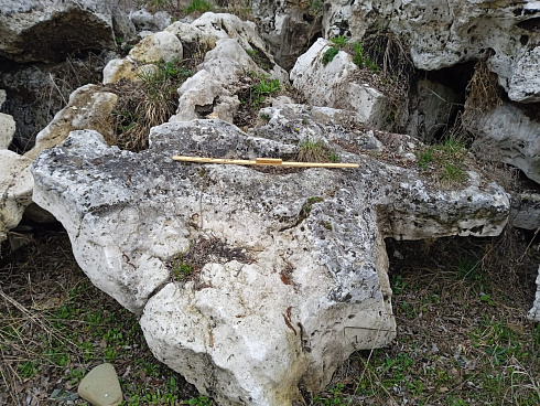 Kamenclub.ru: Выветренный известняк (степной) фр. 500-1500 мм.  купить во Владимире    10000 руб/т   фото КАМЕНЬ КЛУБ