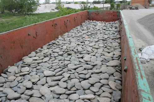 Kamenclub.ru: Галька речная плоская (ассорти) фр. 100-200-300 мм. купить  во Владимире галька плоская разноцветная серый белый темно-серый синий речная галька ландшафтная 8000 руб/т   фото КАМЕНЬ КЛУБ