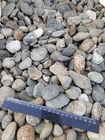 Kamenclub.ru: Галька речная окат (пестрая) фр. 20-40 мм. купить  во Владимире галька речная пестрая, серая, серые оттенки галька речная окатанная округлая 5000 руб/т   фото КАМЕНЬ КЛУБ