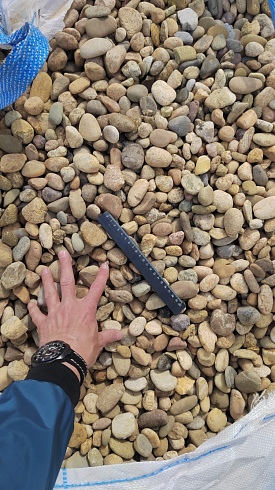 Kamenclub.ru: Галька речная окат рыжая фр. 20-40 мм. купить  во Владимире галька речная окатанная рыжая желтая серая округлая речная галька 5000 руб/т   фото КАМЕНЬ КЛУБ