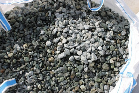 Kamenclub.ru: Щебень крошка зеленый (змеевик) фр. 20-40 мм.  купить во Владимире мрамор зеленый, салатовый ландшафтная мраморная крошка 8500 руб/т   фото КАМЕНЬ КЛУБ