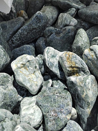 Галтованный жадеит (фр. 70-100 мм) фото Камень Клуб  купить во Владимире