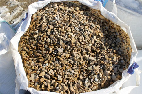 Kamenclub.ru: Щебень крошка желтый (песчаник) фр. 20-40 мм.  купить во Владимире песчаник бежевый рыжий каменная крошка песчаника 9500 руб/т   фото КАМЕНЬ КЛУБ