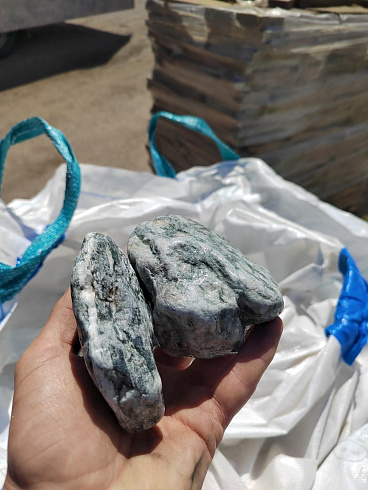 фото Галтованный жадеит (фр. 70-100 мм)  купить во Владимире в интернет-портале КАМЕНЬ КЛУБ