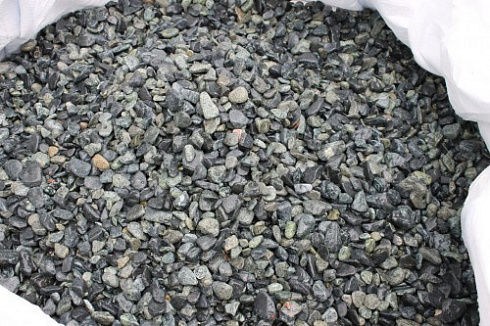 Kamenclub.ru: Щебень галтованный зеленый (змеевик) фр. 20-40 мм.  купить во Владимире мрамор зеленый, салатовый оголтованный щебень мраморный 12500 руб/т   фото КАМЕНЬ КЛУБ