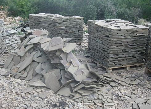 Kamenclub.ru: Песчаник пластушка серо-зеленый (1,5 см)  купить во Владимире плитняк - пластушка серо-зеленый, серый, зеленый пластушка рваная ландшафтная колотая 10200 руб/м3   фото КАМЕНЬ КЛУБ