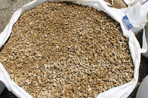 Kamenclub.ru: Щебень крошка желтый (песчаник) фр. 10-20 мм.  купить во Владимире песчаник бежевый, серый, рыжий декоративный ландшафтный щебень колотый 9500 руб/т   фото КАМЕНЬ КЛУБ