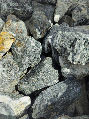 фото Галтованный жадеит (фр. 70-100 мм)  купить во Владимире в интернет-портале КАМЕНЬ КЛУБ