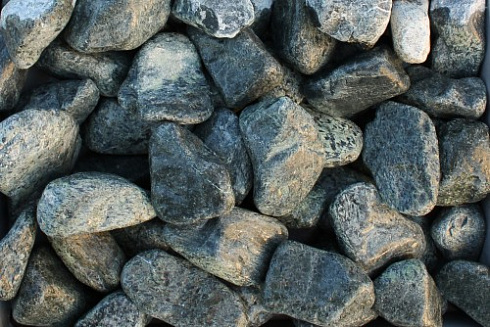 Kamenclub.ru: Щебень галтованный зеленый (змеевик) фр. 50-100 мм.  купить во Владимире галтовка мраморная зеленый, салатовый мрамор 12 500 руб/т   фото КАМЕНЬ КЛУБ