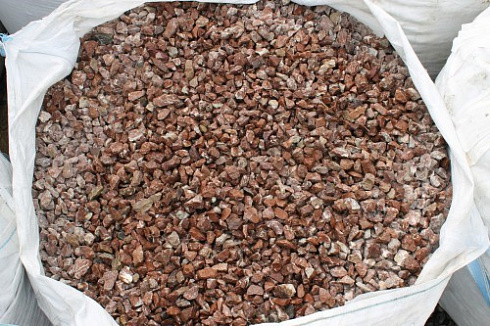 Kamenclub.ru: Мраморная крошка (щебень крошка розовый) фр. 20-40 мм.  купить во Владимире мрамор розовый, красный мраморная крошка декоративная 11000 руб/т   фото КАМЕНЬ КЛУБ
