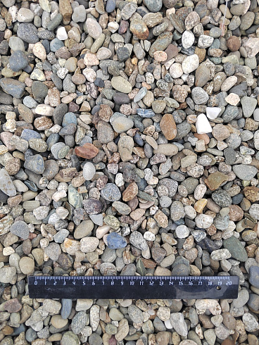 Kamenclub.ru: Галька речная окат (серая) фр.10-20 мм купить  во Владимире галька речная серая, серый, темно-серый, светло-серый, коричневый ландшафтная декоративная речная окатанная округлая галька 5000 руб/т   фото КАМЕНЬ КЛУБ