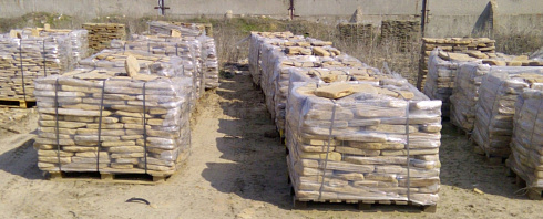 Kamenclub.ru: Песчаник пластушка галтованный желтый с рисунком (3 см)  купить во Владимире плитняк - пластушка желтый песчаник 21000 руб/м3   фото КАМЕНЬ КЛУБ