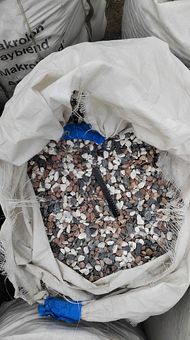 Kamenclub.ru: Мраморная крошка (щебень галтованный микс:белый-зеленый-розовый) фр.20-40 мм.  купить во Владимире мрамор белый, зеленый, розовый мрамор декоративный (галтовка) 15500 руб/т   фото КАМЕНЬ КЛУБ