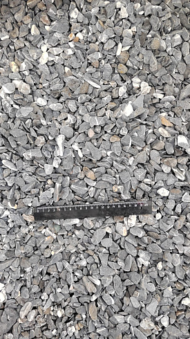 Kamenclub.ru: Щебень галтованный черный (мрамор) фр.10-20 мм.  купить во Владимире мрамор черный с белыми прожилками, черный, белый окатанный округлый ландшафтный декоративный щебень 15000 руб/т   фото КАМЕНЬ КЛУБ