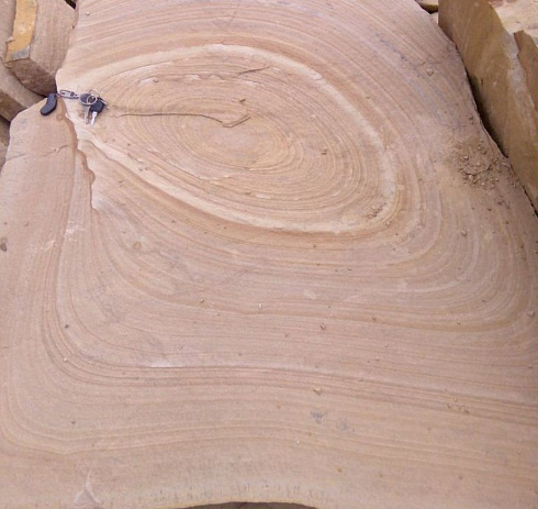 Kamenclub.ru: Форматный камень (плаха) пошаговая дорожка от 70-150 см (4 -12 см)  купить во Владимире плитняк  форматный плаха желтый песчаник 9 000 руб/т   фото КАМЕНЬ КЛУБ