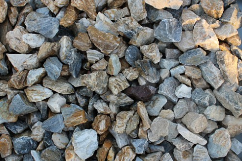 Kamenclub.ru: Мраморная крошка (щебень крошка медовый) фр. 20-40 мм.  купить во Владимире мрамор бежевый рыжий желтый ландшафтная мраморная крошка 12000 руб/т   фото КАМЕНЬ КЛУБ