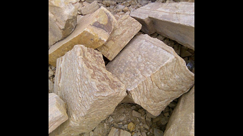 Kamenclub.ru: Песчаник пластушка желтый с рисунком (4-6 см)  купить во Владимире плитняк пластушка желтый с рисунком песчаник 9 000 руб/м3   фото КАМЕНЬ КЛУБ