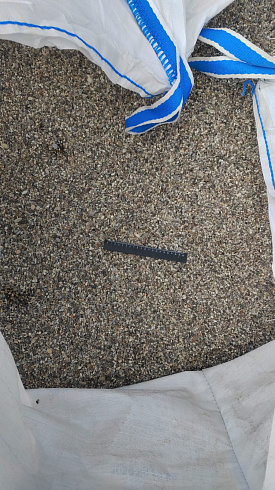 Kamenclub.ru: Галька речная окат (серая) фр.3-5 мм купить  во Владимире галька речная серая бежевый темно-серый окатанный речной камень округлый 9500 руб/т   фото КАМЕНЬ КЛУБ