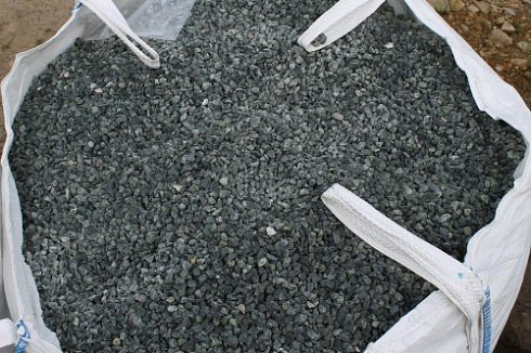 Kamenclub.ru: Щебень крошка зеленый (змеевик) фр. 10-20 мм.  купить во Владимире змеевик зеленый, салатовый декоративная ландшафтная каменная крошка щебня 7 200 руб/т   фото КАМЕНЬ КЛУБ