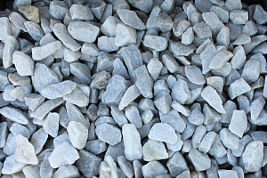 Kamenclub.ru: Мраморная крошка, щебень, цвет-белый,  фр. 20-40 мм.  купить во Владимире мрамор белый молочный слоновая кость айвори  мраморная крошка ландшафтная 12000 руб/т   фото КАМЕНЬ КЛУБ