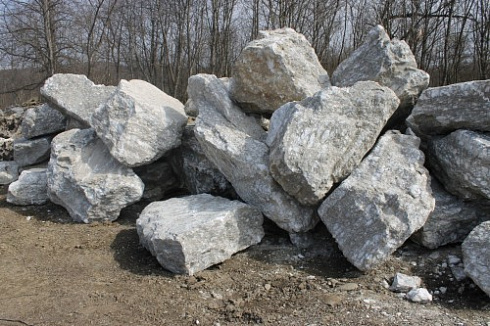 Kamenclub.ru: Мраморизированный известняк фр.500-1500 мм.  купить во Владимире    10000 руб/т   фото КАМЕНЬ КЛУБ