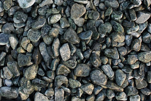 Kamenclub.ru: Щебень галтованный зеленый (змеевик) фр. 20-40 мм.  купить во Владимире мрамор зеленый, салатовый оголтованный щебень мраморный 12500 руб/т   фото КАМЕНЬ КЛУБ