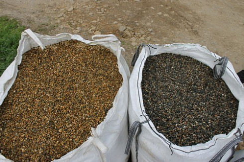 Kamenclub.ru: Галька окат (серо-желтая) фр.10-20 мм. купить  во Владимире галька серо-желтая, рыжая, серый речная окатанная округлая галька 5000 руб/т   фото КАМЕНЬ КЛУБ