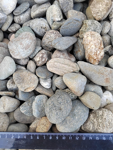 Kamenclub.ru: Галька речная окат (пестрая) фр. 20-40 мм. купить  во Владимире галька речная пестрая, серая, серые оттенки галька речная окатанная округлая 5000 руб/т   фото КАМЕНЬ КЛУБ