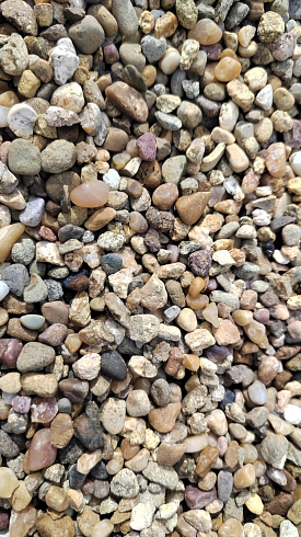 Kamenclub.ru: Галька окат (серо-желтая) фр.5-10 мм. купить  во Владимире галька речная рыжий, желтый, рыжий, серо-желтый речная окатанная галька декоративная 5000 руб/т   фото КАМЕНЬ КЛУБ