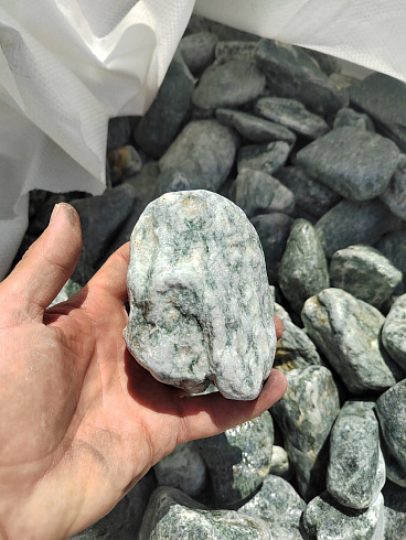 фото Галтованный жадеит (фр. 70-100 мм)  купить во Владимире в интернет-портале КАМЕНЬ КЛУБ