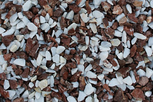 Kamenclub.ru: Мраморная крошка (щебень крошка микс: белый-розовый) фр. 10-20 мм.  купить во Владимире мрамор белый, розовый каменный декоративный ландшафтный щебень 12000 руб/т   фото КАМЕНЬ КЛУБ