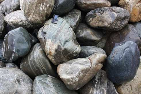 Kamenclub.ru: Речной валун Кабанчик фр.300-500 мм.  купить во Владимире крупный природный камень галька серый, темно-серый речной валун галечник масштабный 7000 руб/т   фото КАМЕНЬ КЛУБ