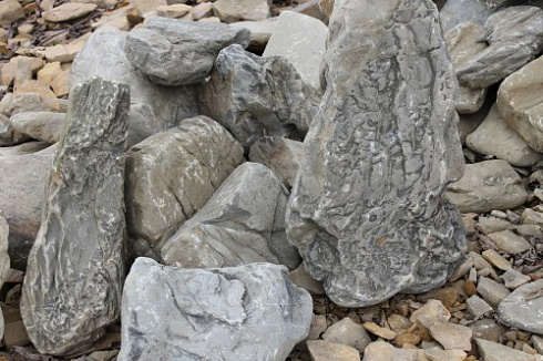 Kamenclub.ru: Песчаник декоративный ландшафтный (фр. 300-500 мм)  купить во Владимире песчаник желтый рыжий серый зеленый валун речной окатанный природный песчаника 4 500 руб/т   фото КАМЕНЬ КЛУБ