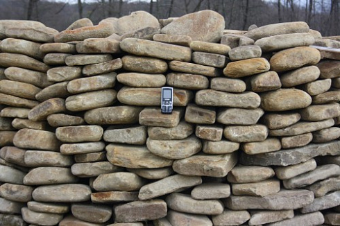 Kamenclub.ru: Песчаник для мощения дорожек, площадок, парковок ( фр 5-10 см)  купить во Владимире песчаник  серый желтый коричневый рыжий песчаник оголтованный окатанный 6500 руб/т   фото КАМЕНЬ КЛУБ