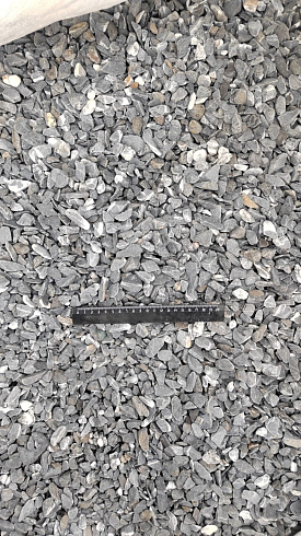 Kamenclub.ru: Щебень галтованный черный (мрамор) фр.10-20 мм.  купить во Владимире мрамор черный с белыми прожилками, черный, белый окатанный округлый ландшафтный декоративный щебень 15000 руб/т   фото КАМЕНЬ КЛУБ