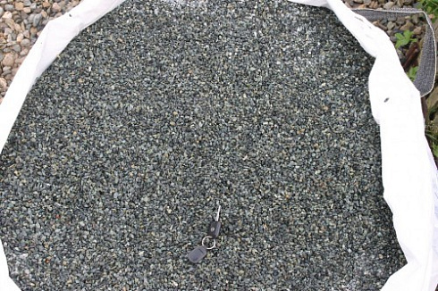 Kamenclub.ru: Щебень крошка зеленый (змеевик) фр. 5-10 мм  купить во Владимире змеевик зеленый, салатовый ландшафтный декоративный щебень крошка 7 200 руб/т   фото КАМЕНЬ КЛУБ