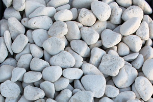 Kamenclub.ru: Щебень галтованный белый (мрамор) фр.5-10 мм.  купить во Владимире мрамор белый, айвори, молочный каменная мраморная декоративная ландшафтная крошка 17000 руб/т   фото КАМЕНЬ КЛУБ