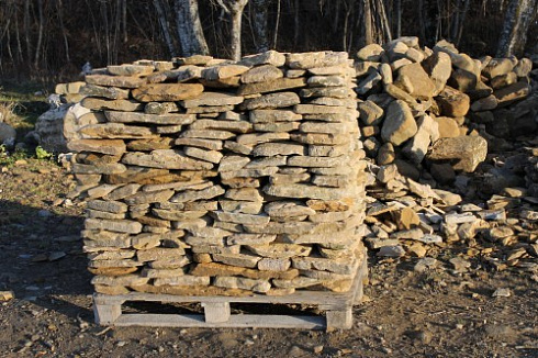 Kamenclub.ru: Песчаник колотый для облицовки (фр. 2-3 см)  купить во Владимире песчаник бежевый серый рыжий песчаник строительный 5000 руб/т   фото КАМЕНЬ КЛУБ