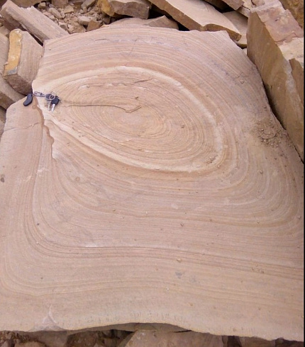 Kamenclub.ru: Форматный камень (плаха) пошаговая дорожка от 70-150 см (4 -12 см)  купить во Владимире плитняк  форматный плаха желтый песчаник 9 000 руб/т   фото КАМЕНЬ КЛУБ