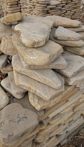 Kamenclub.ru: Песчаник пластушка галтованный желтый с рисунком (3 см)  купить во Владимире плитняк - пластушка желтый песчаник 21000 руб/м3   фото КАМЕНЬ КЛУБ