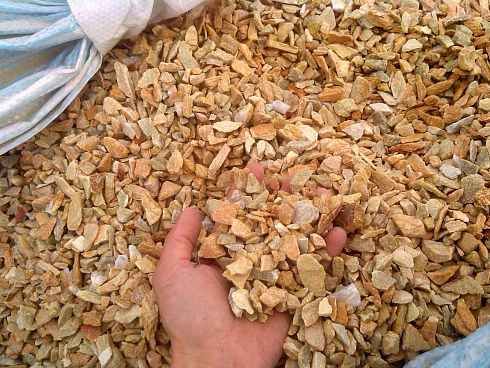 Kamenclub.ru: Щебень крошка желтый (ЗЛАТОЛИТ) фр. 20-40 мм.  купить во Владимире златолит бежевый, золотистый, желтый декоративная каменная крошка 10800 руб/т   фото КАМЕНЬ КЛУБ