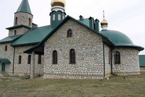 Kamenclub.ru: Галька речная плоская (бело-серая) фр. 100-200-300 мм. купить  во Владимире галька речная плоская серый, белый, бело-серый, серо-белый речная галька плоская  9000 руб/т   фото КАМЕНЬ КЛУБ