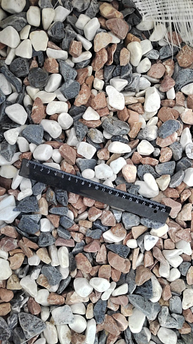 Kamenclub.ru: Мраморная крошка (щебень галтованный микс:белый-зеленый-розовый) фр.20-40 мм.  купить во Владимире мрамор белый, зеленый, розовый мрамор декоративный (галтовка) 15500 руб/т   фото КАМЕНЬ КЛУБ